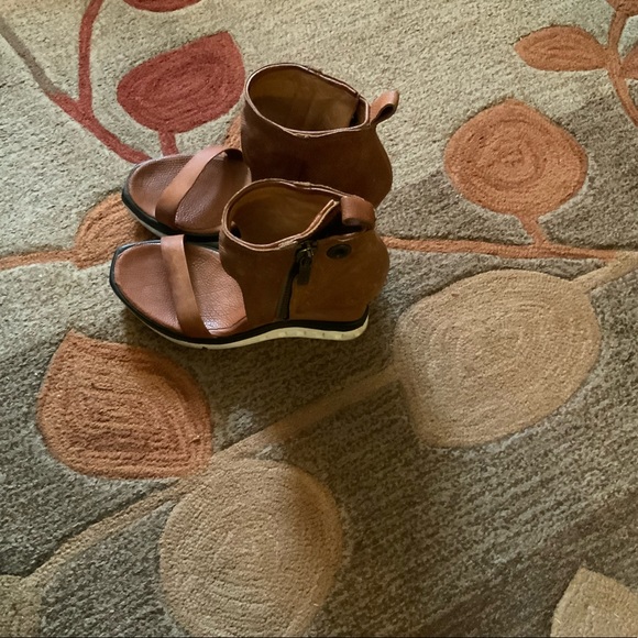 A.S.98 Shoes - A.S. 98 women’s beautiful whiskey colored platform wedges size 9.5